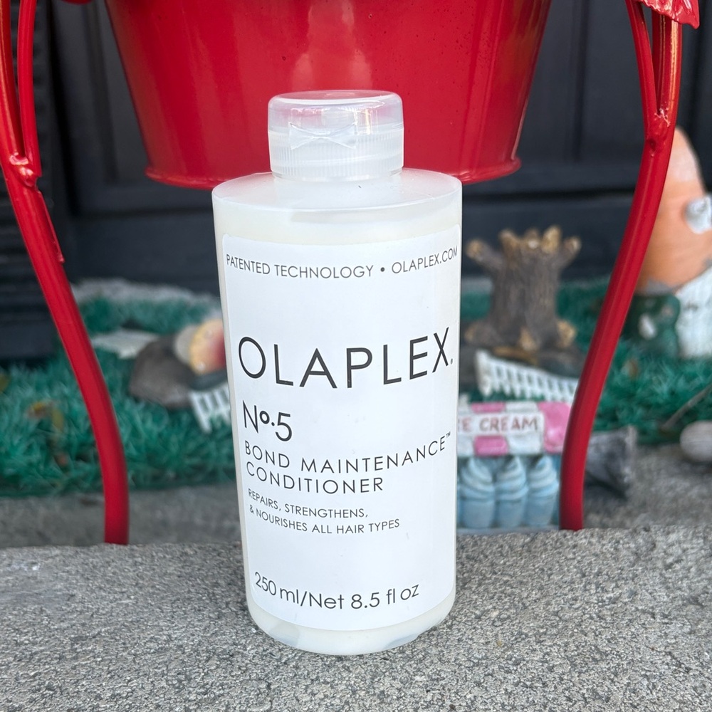 OLAPLEX No.5 Bond Maintenance Conditioner - White Bottle - Picture 6 of 7